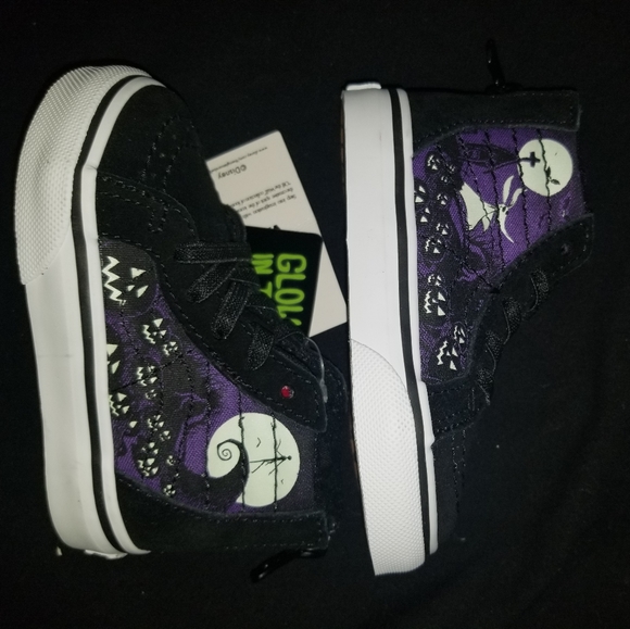 SOLD NWT Van's x Disney Nightmare before Christmas - Picture 1 of 5